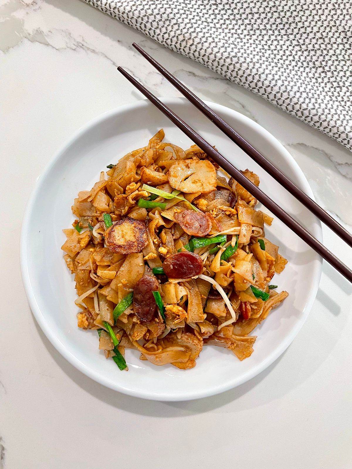 stir-fried rice noodles