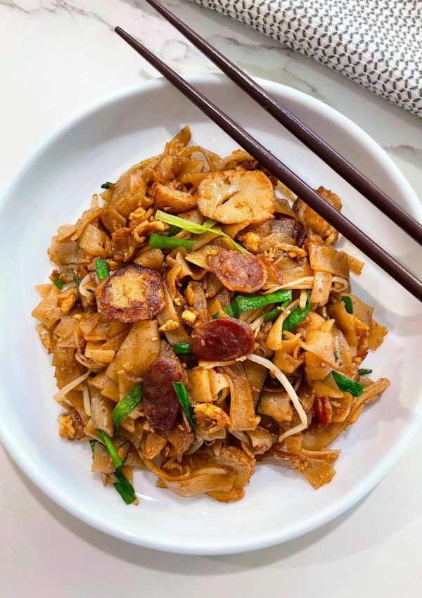 Stir-Fried Rice Noodles (Kuey Teow Goreng)
