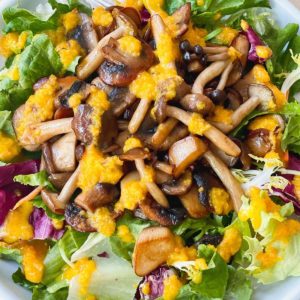 salad with warm mushroom